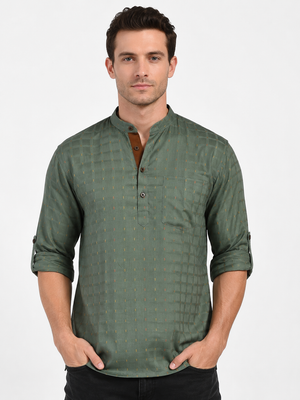 Front view of In-Sattva men's emerald green printed cotton hip-length kurta tunic