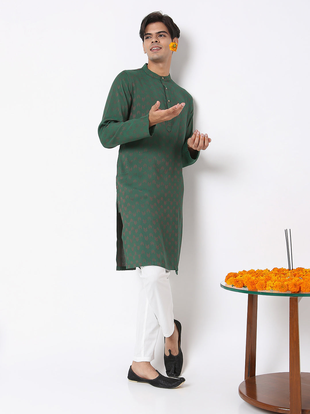 Men's green cotton mandarin collar knee-length kurta, collar and neckline detail.