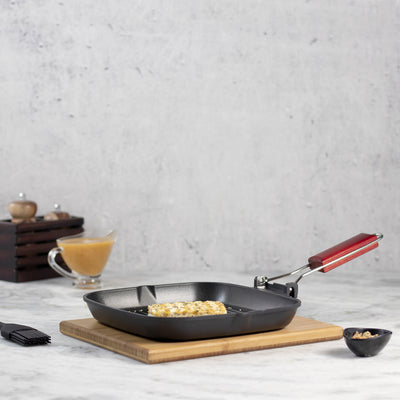 Wonderchef Die Cast Non-Stick Aluminum Wooden Handle Folding Grill Pan, 24cm, Black, side view