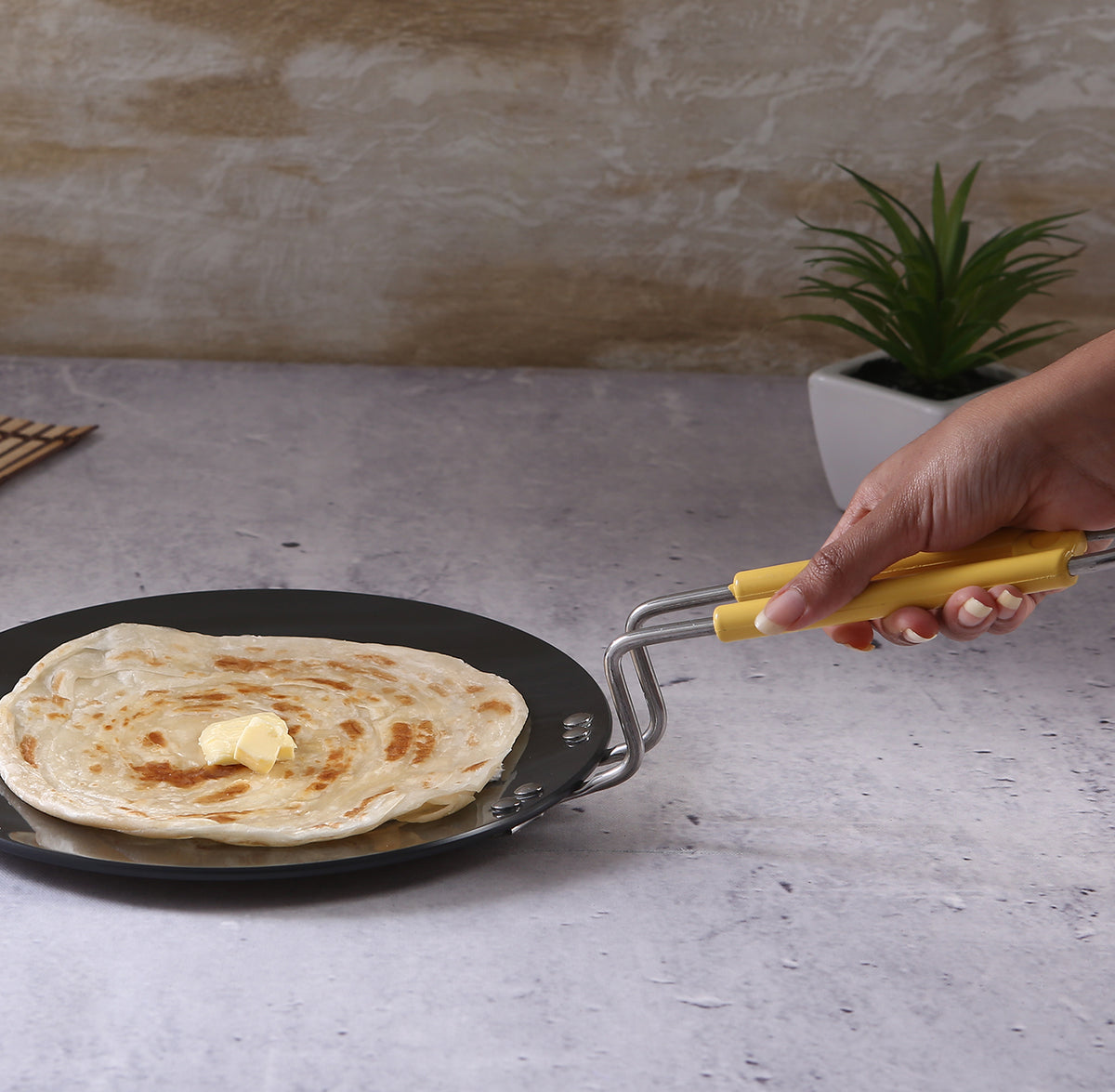 Wonderchef Aluminum Non-Stick Hard-Anodized Roti Tawa Griddle Pan with Riveted Handle, 25cm, Gray, alternate product view 3