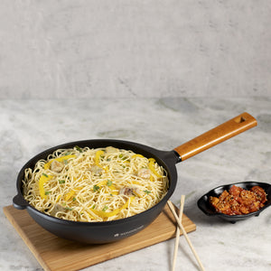 Wonderchef Die Cast Non-Stick Aluminum Wooden Handle Stir Fry Wok, 28cm, Black