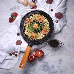 Wonderchef Die Cast Non-Stick PFOA-Free Stir Fry Wok Skillet with Wooden Handle, Black, top view