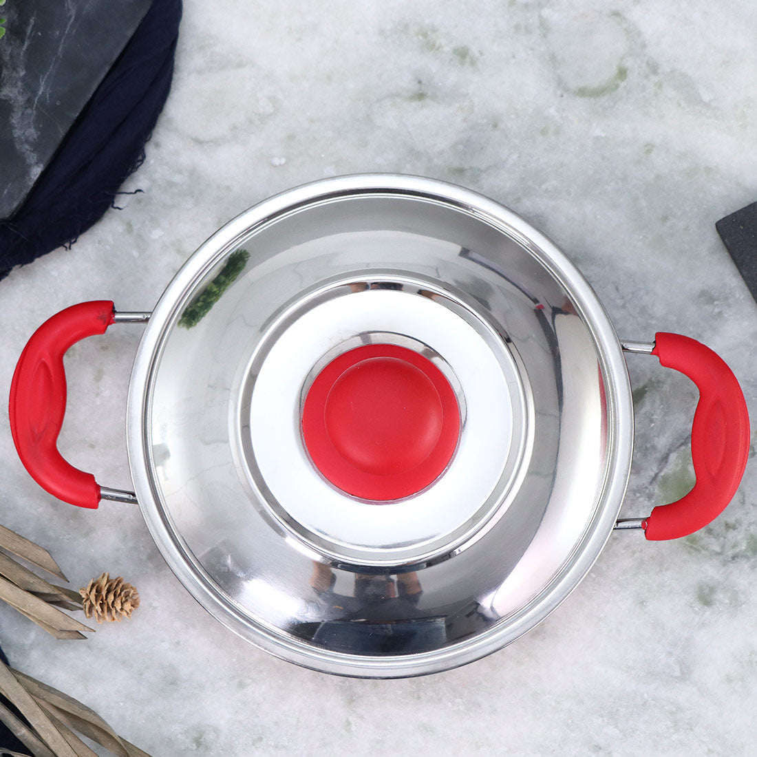 Wonderchef Non-Stick Appachetty Curved Appam Pan with Lid, Crimson 22cm, Red, closed lid view