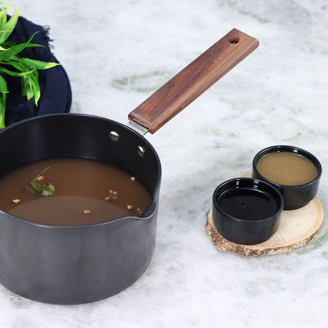 Wonderchef Ebony Hard Anodized Non-Stick Saucepan and Soup Pan 16cm 2L, Black, alternate product view 4
