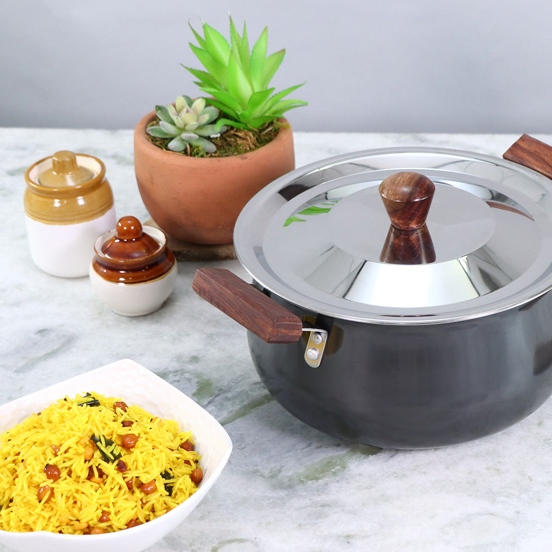 Wonderchef Ebony Hard Anodized PFOA-Free Handi Pot with Lid and Handles 21cm, Black, closed lid view