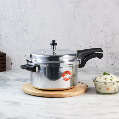 Wonderchef Ultima Outer Lid Aluminum Pressure Cooker, Silver, side view